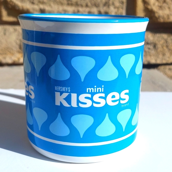 Hershey's Mini Kisses Mug Fantastic Condition - Picture 2 of 5